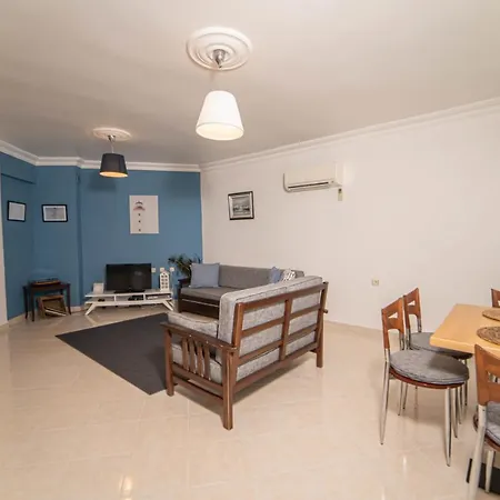Sea View Vibrant Flat W Balcony Right By Sea Nyaraló *
